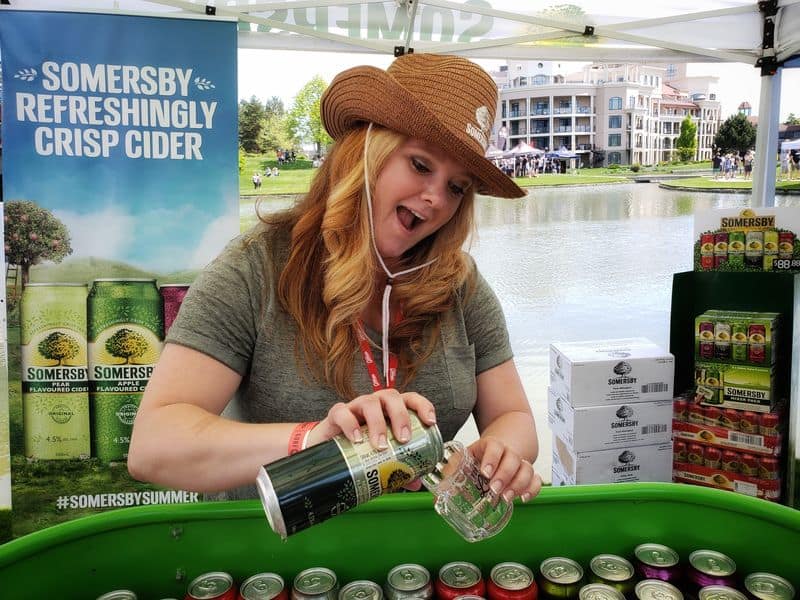 pouring sample somersby cider at the GOBF