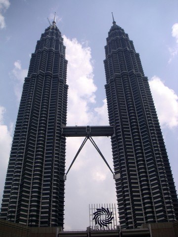 Petronas Towers, Kuala Lumpur, Malaysia Petronas Towers, Kuala Lumpur, Malaysia