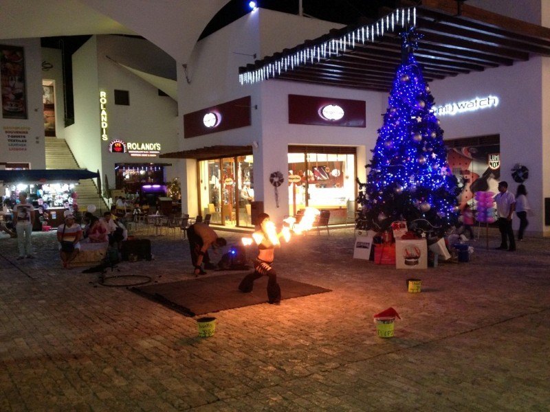 Fire Dancers on 5th Ave, Playa del Carmen Fire Dancers on 5th Ave, Playa del Carmen