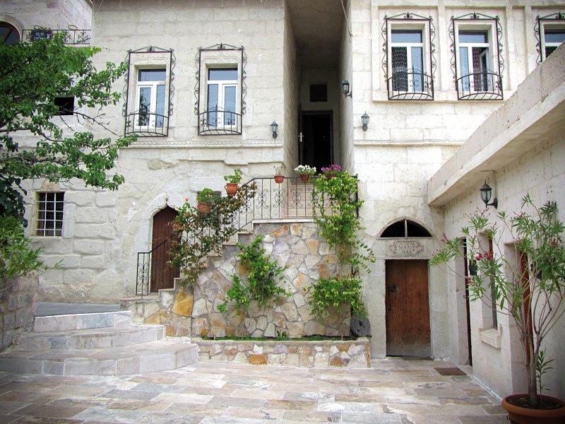 Elysee Cave Hotel Front Courtyard Stairs