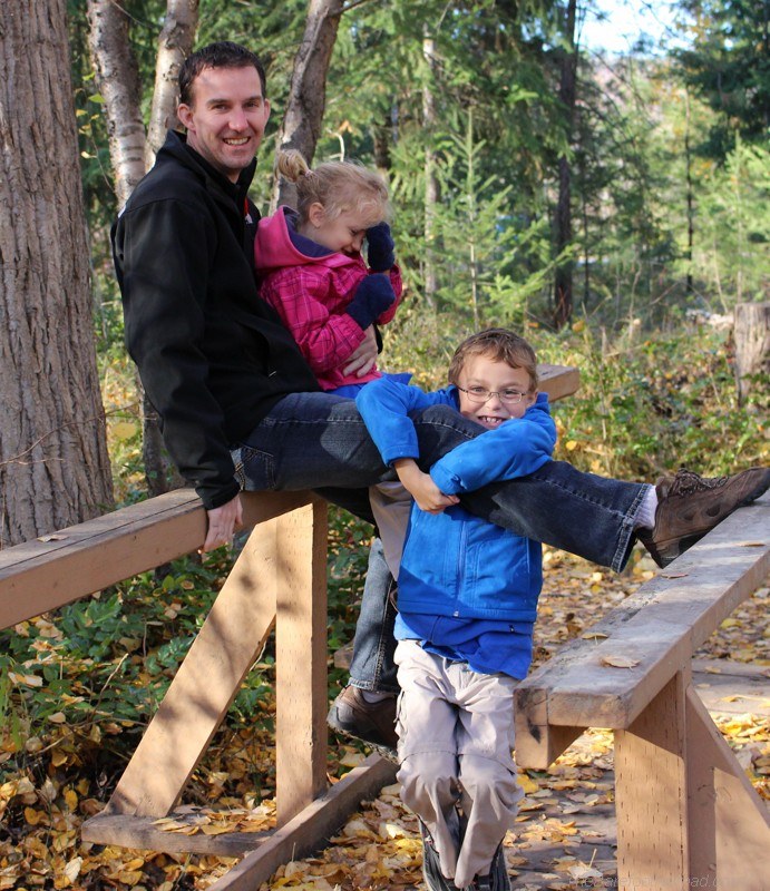 Canon EOS Rebel SL1 Mission Creek Kelowna bridge family