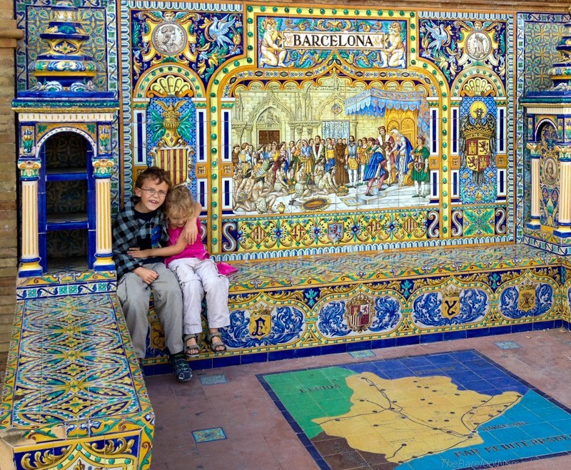 Cuddling by the Barcelona tiles at the Plaza de Espana