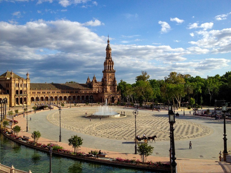 Sweeping view over the Plaza de Espana