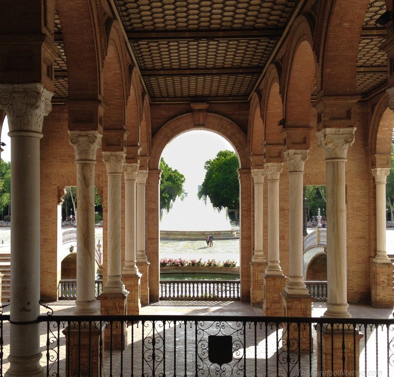 Looking through the columns at the fountain at the Plaza de Espana