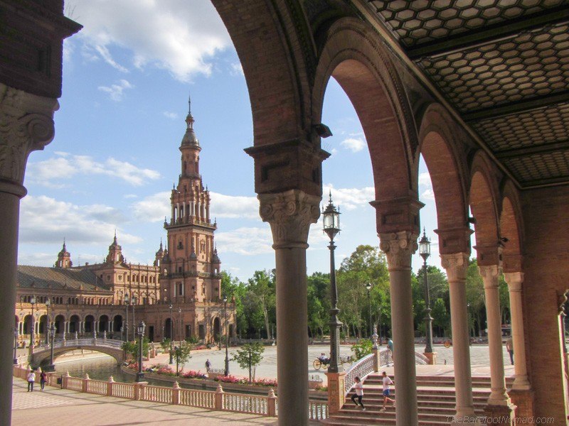 Peeking through the columns at the Plaza de Espana