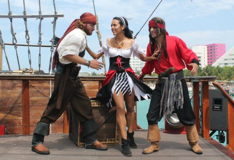 Photo courtesy Pirate Show Cancun