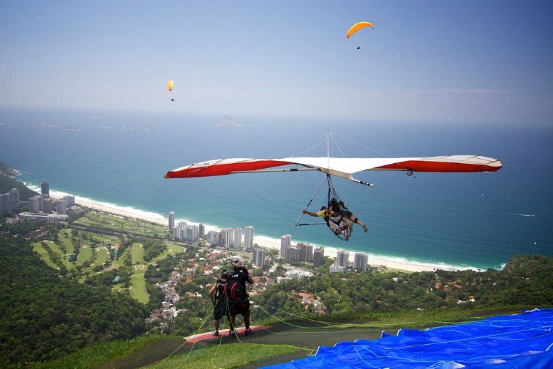 Hang gliding in Sao Conrado Photo by Marcin Wichary