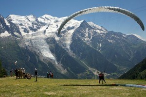 Paragliding in Chamonix-Mont-Blanc Photo by David Flores