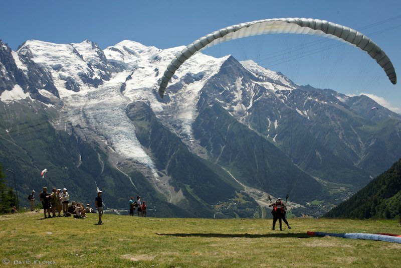 Paragliding in Chamonix-Mont-Blanc Photo by David Flores