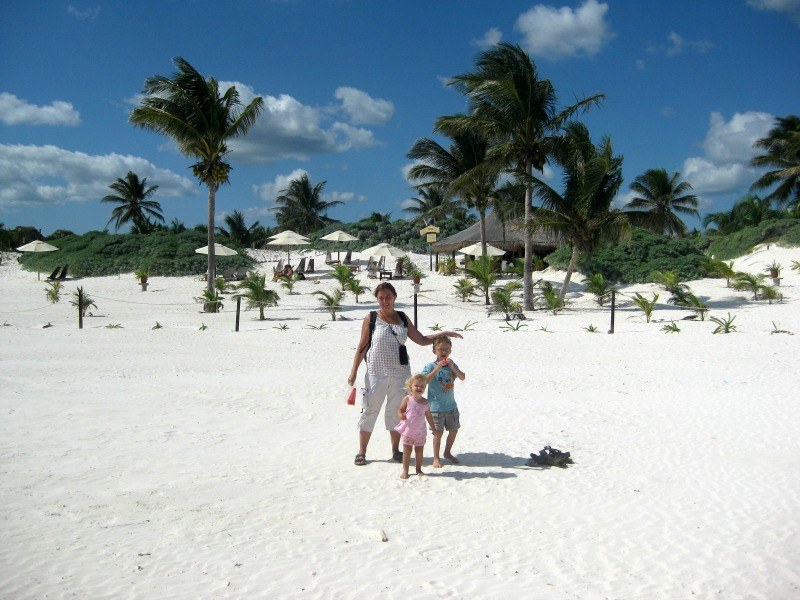 Micki and kids as nomads on a white beach