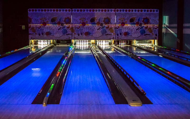 ocean-blue-and-sand-bowling-lanes