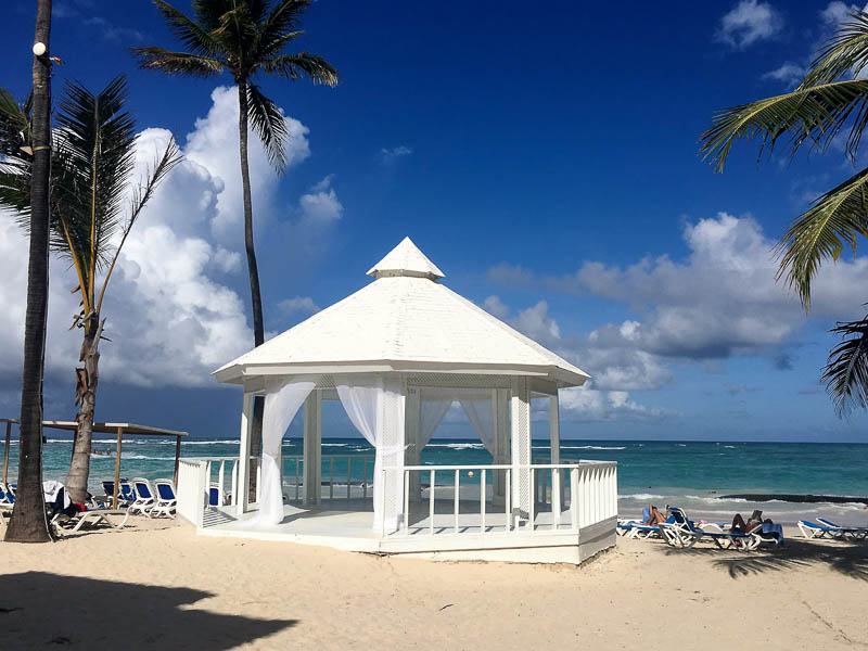 ocean-blue-and-sand-white-veranda