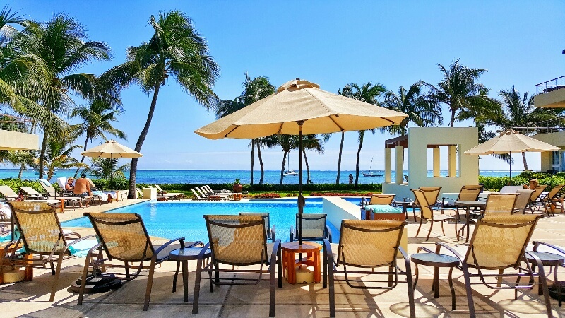 Poolside loungers with view of the ocean T