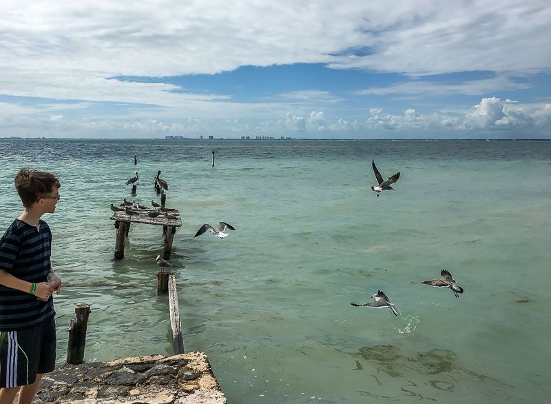 Isla Mujeres con Cancún de fondo