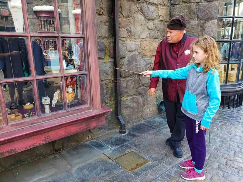 Universal Studios Hollywood Wand Helper