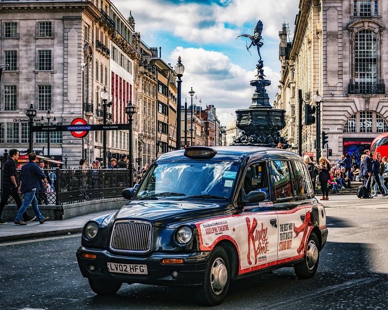 taxi in Piccadilly London