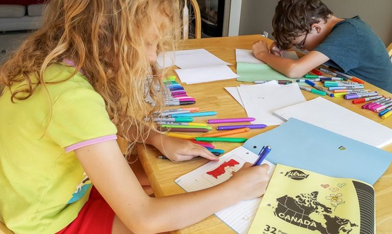 Worldschooling: Homeschooling On The Road vs Online Learning (+ Alternatives)
