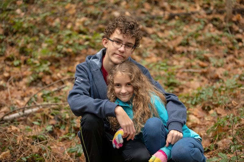 photo of siblings from Localgrapher travel photography