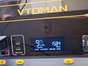 1584 Watts on display of the VTOMAN FlashSpeed 1500 portable power station