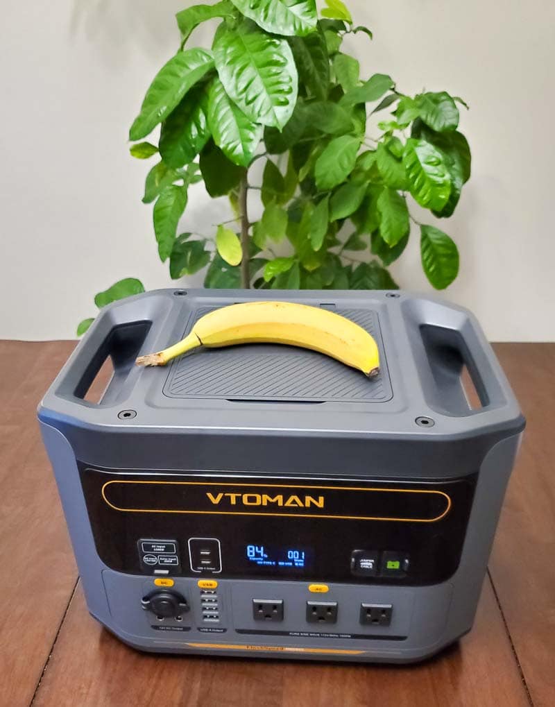 Banana for size VTOMAN FlashSpeed 1500 portable power station