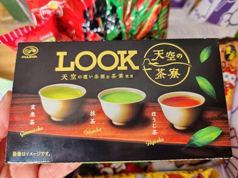 LOOK Japanese tea house tea flavored chocolate in the Japan Candy Box