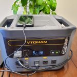 Review of the VTOMAN Flashspeed 1500 portable power station with laptop and phone plugged in and wall charging