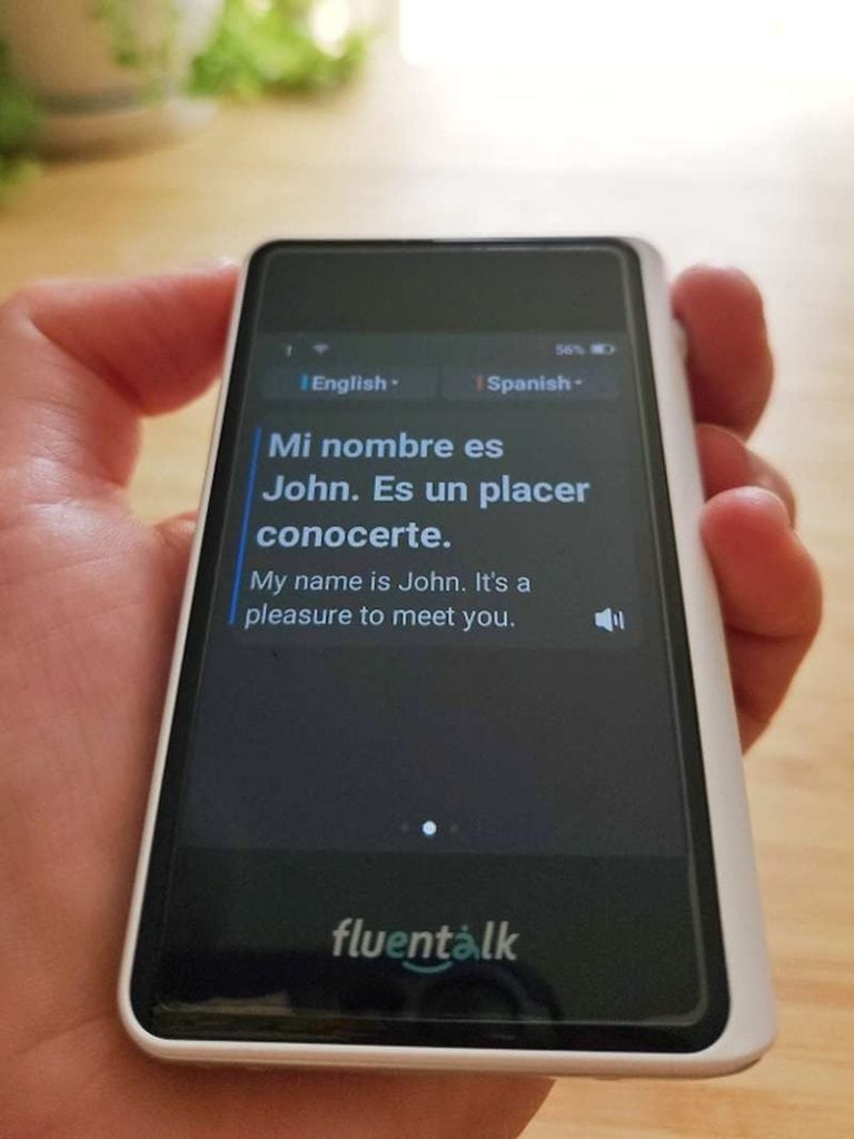 Traduzindo inglês para espanhol com o dispositivo de tradução portátil Fluentalk T1 Mini