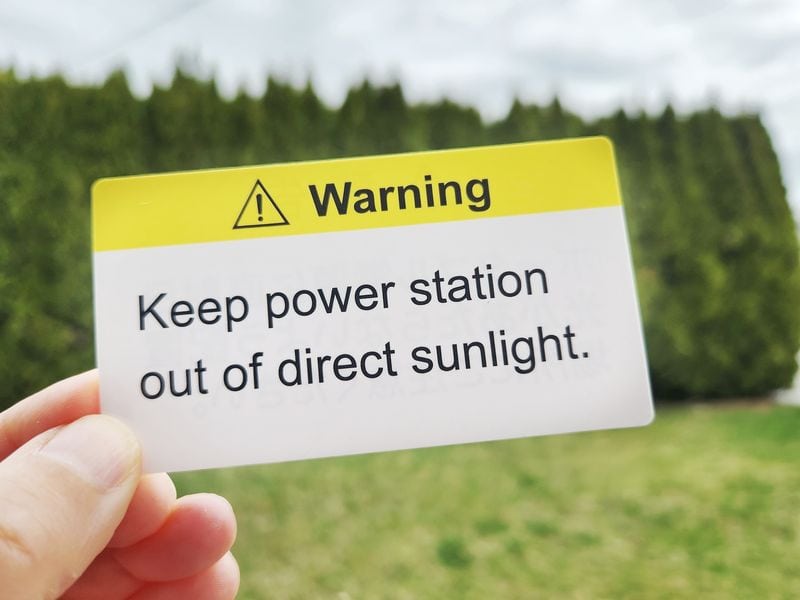 BLUETTI EB70S Warning card Keep power station out of direct sunlight