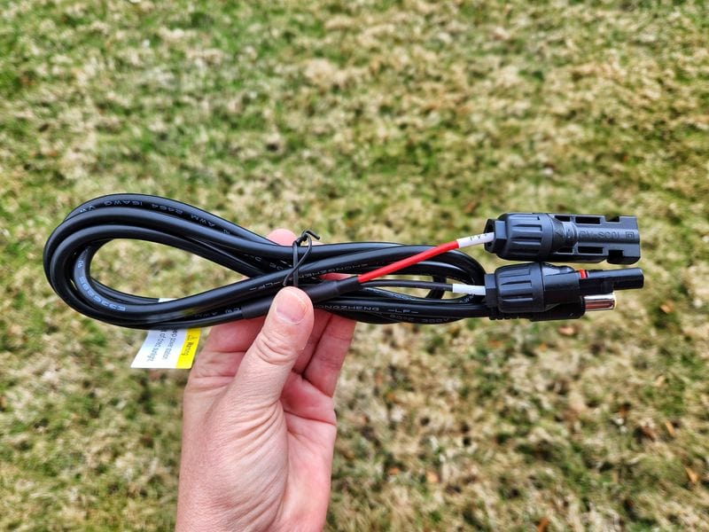 BLUETTI EB70S solar charging cable