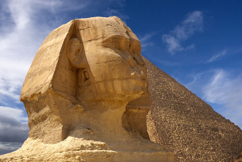Attrazioni del Cairo Sfinge e piramide Il Cairo Egitto