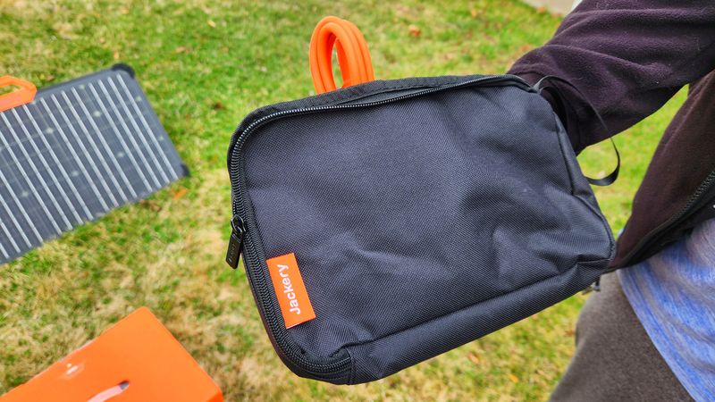 Carrying case for cables for the Jackery Explorer 1000 Pro
