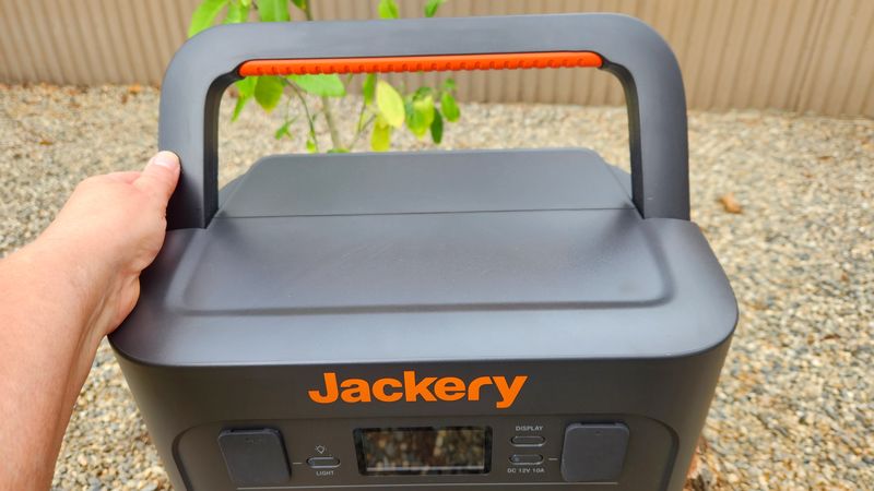 Foldable handle on the Jackery Explorer 1000 Pro