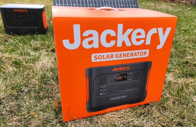 Jackery Explorer 1000 Pro box