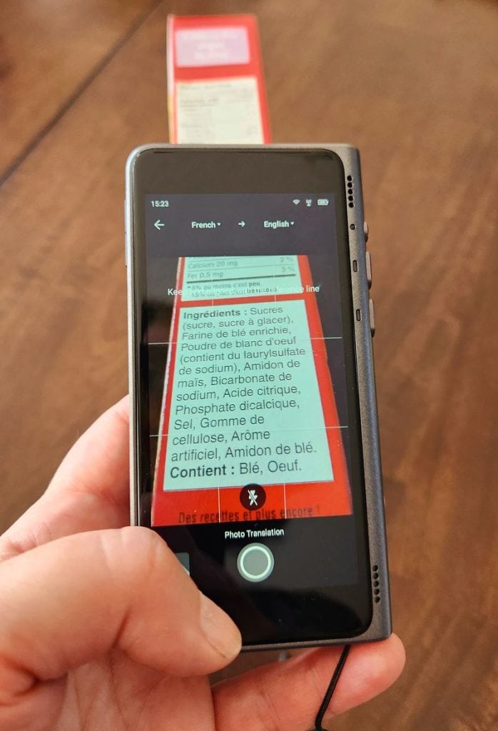 Fluentalk T1 showing French text original before photo translation