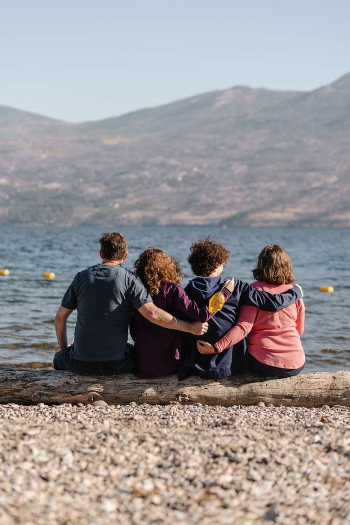 personal travel photographer photo of family on the beach in Kelowna