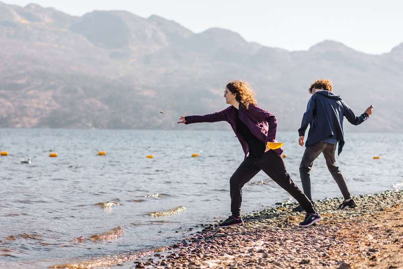 teens skipping stones on Kelowna beach hire local photographer