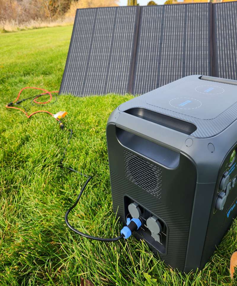 BLUETTI AC200MAX connected to solar panels showing cables