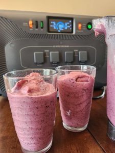 BLUETTI Apex 300 with smoothies