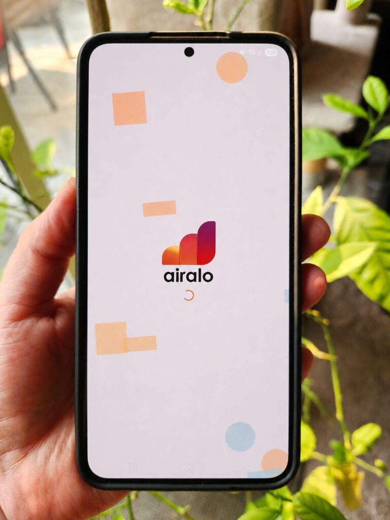 Airalo splash screen on Charles Phone