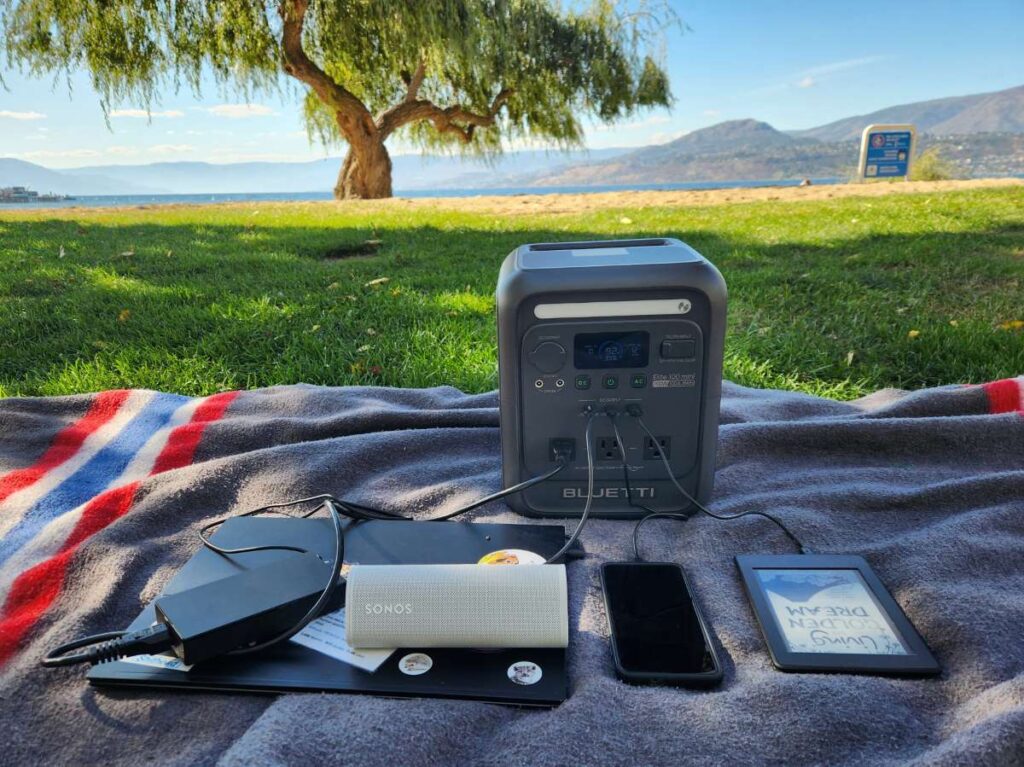 BLUETTI Elite 100 Mini charging laptop kindle and other devices